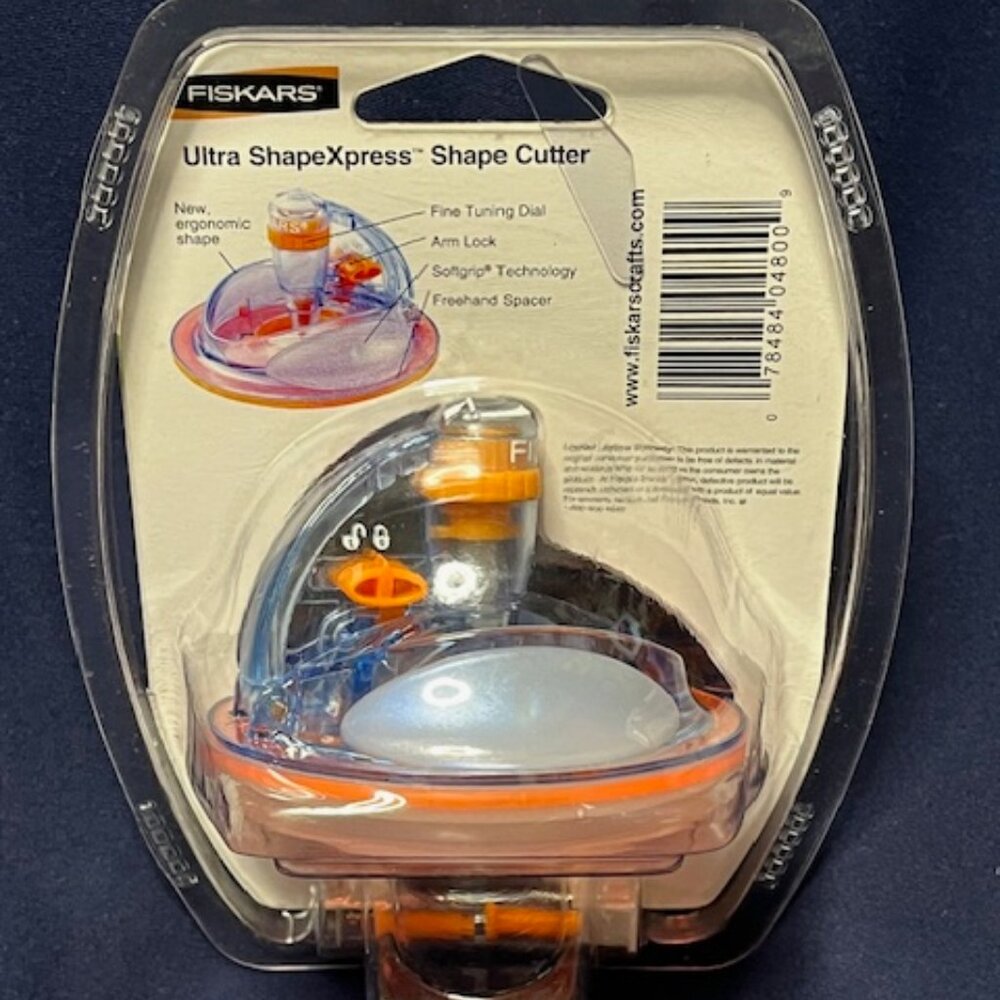 NEW Fiskars Ultra ShapeXpress Shape Cutter Includes 2 Blades Craft Rotary Cutter - Picture 4 of 5